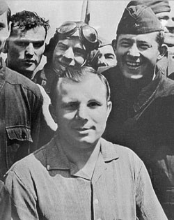 Иллюстрация к книге — Юрий Гагарин. Человек-легенда [i_130.jpg]