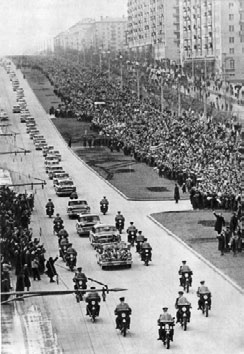 Иллюстрация к книге — Юрий Гагарин. Человек-легенда [i_143.jpg]