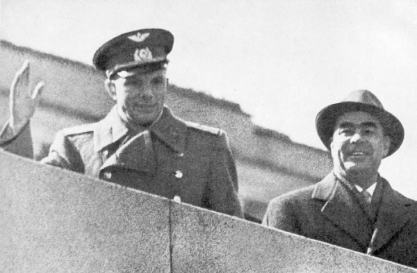 Иллюстрация к книге — Юрий Гагарин. Человек-легенда [i_154.jpg]