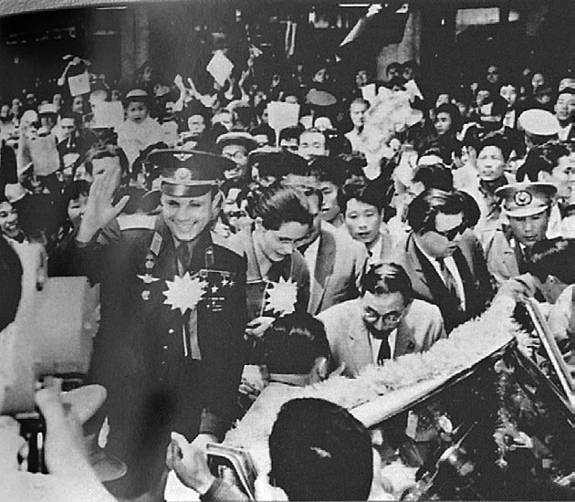 Иллюстрация к книге — Юрий Гагарин. Человек-легенда [i_156.jpg]