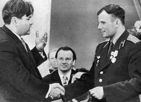 Иллюстрация к книге — Юрий Гагарин. Человек-легенда [i_162.jpg]