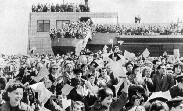 Иллюстрация к книге — Юрий Гагарин. Человек-легенда [i_188.jpg]