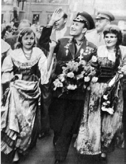 Иллюстрация к книге — Юрий Гагарин. Человек-легенда [i_191.jpg]