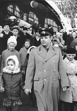 Иллюстрация к книге — Юрий Гагарин. Человек-легенда [i_203.jpg]