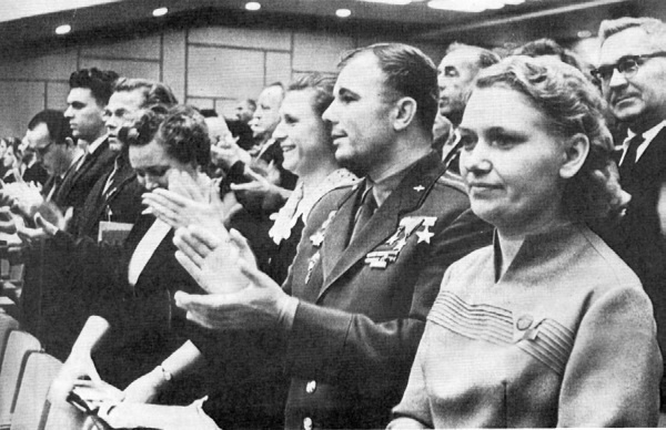 Иллюстрация к книге — Юрий Гагарин. Человек-легенда [i_207.jpg]