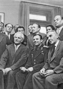 Иллюстрация к книге — Юрий Гагарин. Человек-легенда [i_217.jpg]