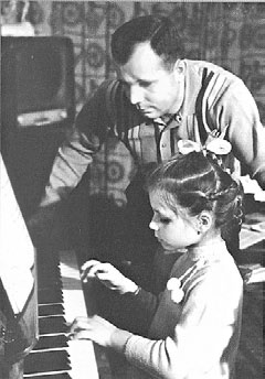 Иллюстрация к книге — Юрий Гагарин. Человек-легенда [i_221.jpg]