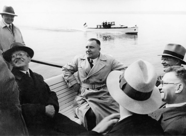 Иллюстрация к книге — Войны прошлого и будущего [i_006.jpg]