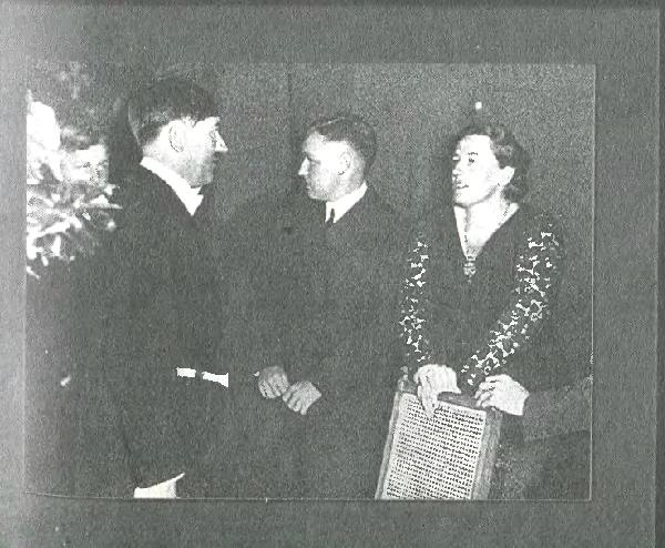 Иллюстрация к книге — Любовь диктаторов. Муссолини. Гитлер. Франко [i_011.jpg]