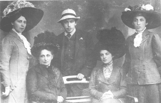 Иллюстрация к книге — Бурная жизнь Ильи Эренбурга [i_002.jpg]