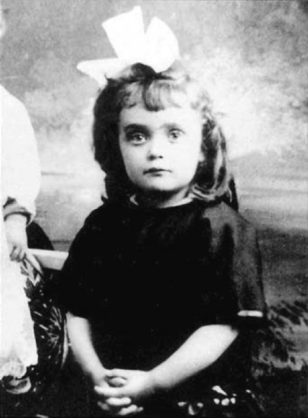 Иллюстрация к книге — Эдит Пиаф. Я ни о чем не сожалею [i_018.jpg]