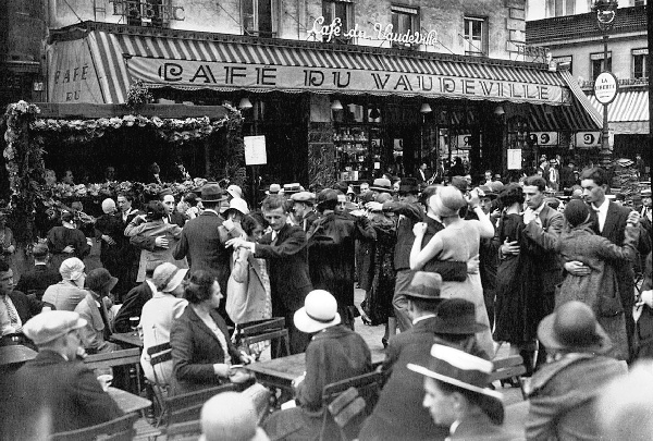 Иллюстрация к книге — Эдит Пиаф. Я ни о чем не сожалею [i_019.jpg]