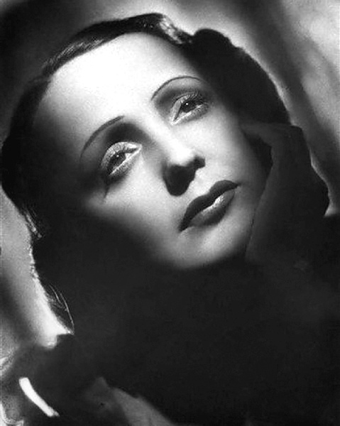 Иллюстрация к книге — Эдит Пиаф. Я ни о чем не сожалею [i_021.jpg]