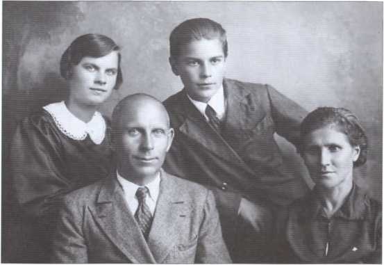 Иллюстрация к книге — 30 лет в ОГПУ-НКВД-МВД. От оперуполномоченного до заместителя министра [image22.jpg]