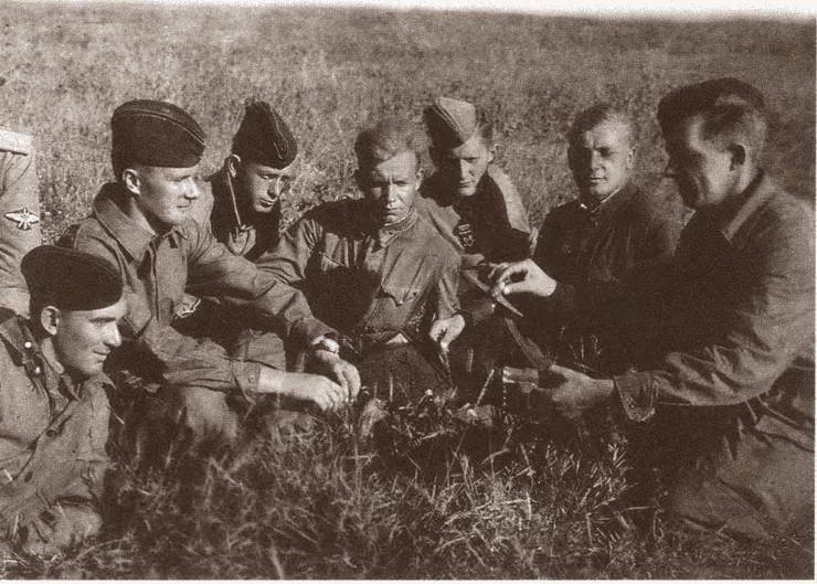 Иллюстрация к книге — Кожедуб [i_009.jpg]