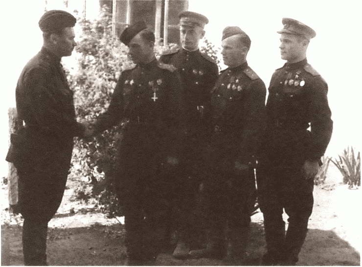 Иллюстрация к книге — Кожедуб [i_020.jpg]