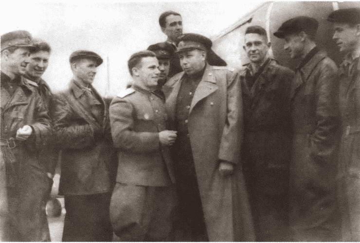 Иллюстрация к книге — Кожедуб [i_031.jpg]