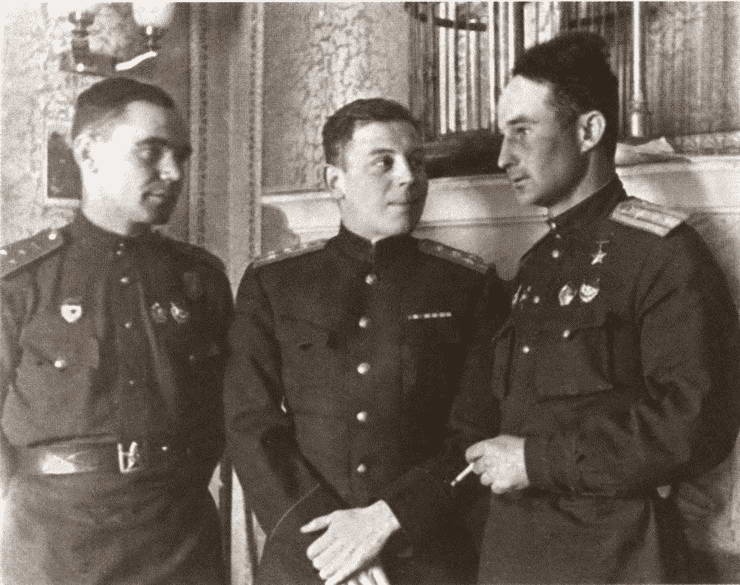 Иллюстрация к книге — Кожедуб [i_038.jpg]