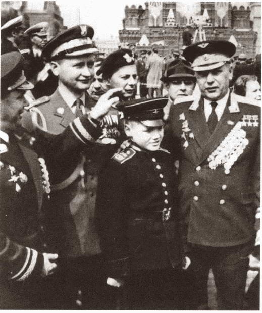 Иллюстрация к книге — Кожедуб [i_049.jpg]