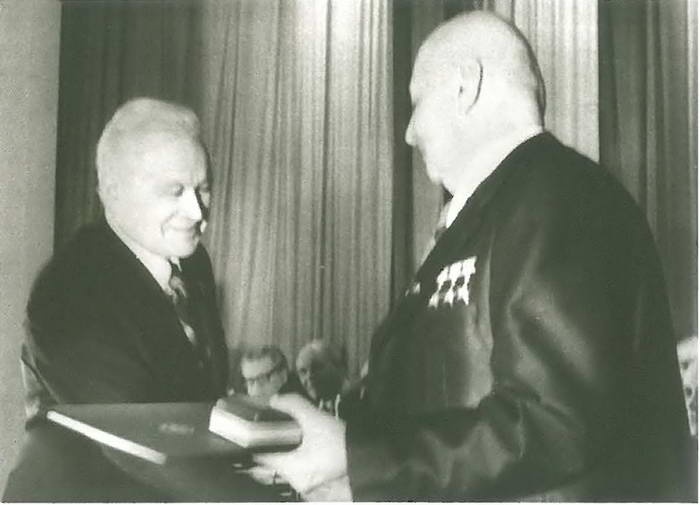 Иллюстрация к книге — Челомей [i_039.jpg]