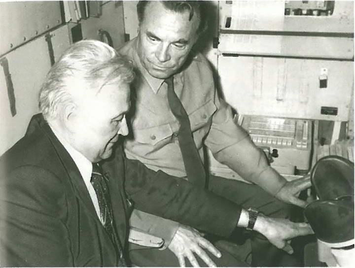 Иллюстрация к книге — Челомей [i_066.jpg]