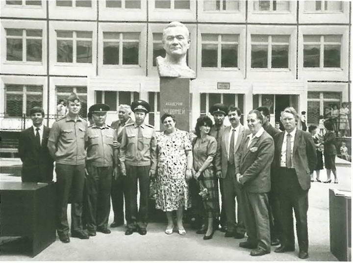 Иллюстрация к книге — Челомей [i_068.jpg]