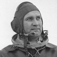 Иллюстрация к книге — Великие летчики мира. 100 историй о покорителях неба [_023galu.jpg]