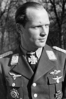 Иллюстрация к книге — Великие летчики мира. 100 историй о покорителях неба [_029hoge.jpg]