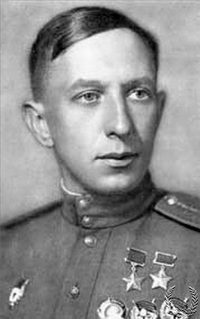 Иллюстрация к книге — Великие летчики мира. 100 историй о покорителях неба [_031osip.jpg]