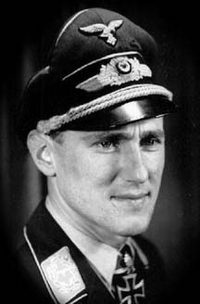 Иллюстрация к книге — Великие летчики мира. 100 историй о покорителях неба [_032rall.jpg]