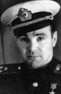 Иллюстрация к книге — Великие летчики мира. 100 историй о покорителях неба [_034bars.jpg]