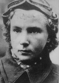 Иллюстрация к книге — Великие летчики мира. 100 историй о покорителях неба [_042litv.jpg]