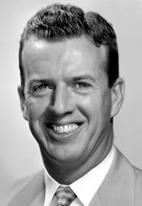 Иллюстрация к книге — Великие летчики мира. 100 историй о покорителях неба [_053volk.jpg]