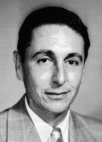 Иллюстрация к книге — Великие летчики мира. 100 историй о покорителях неба [_054kros.jpg]