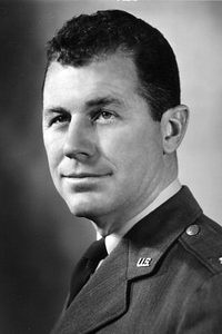 Иллюстрация к книге — Великие летчики мира. 100 историй о покорителях неба [_074yege.jpg]