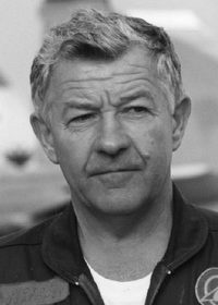 Иллюстрация к книге — Великие летчики мира. 100 историй о покорителях неба [_080puga.jpg]