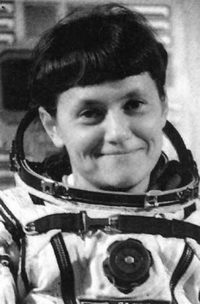 Иллюстрация к книге — Великие летчики мира. 100 историй о покорителях неба [_088savi.jpg]