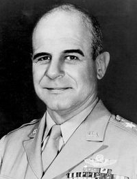 Иллюстрация к книге — Великие летчики мира. 100 историй о покорителях неба [_092duli.jpg]