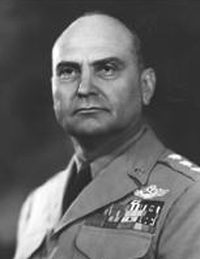 Иллюстрация к книге — Великие летчики мира. 100 историй о покорителях неба [_093iker.jpg]