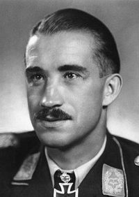 Иллюстрация к книге — Великие летчики мира. 100 историй о покорителях неба [_096gall.jpg]