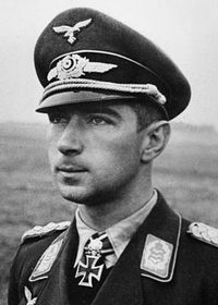 Иллюстрация к книге — Великие летчики мира. 100 историй о покорителях неба [_097meld.jpg]