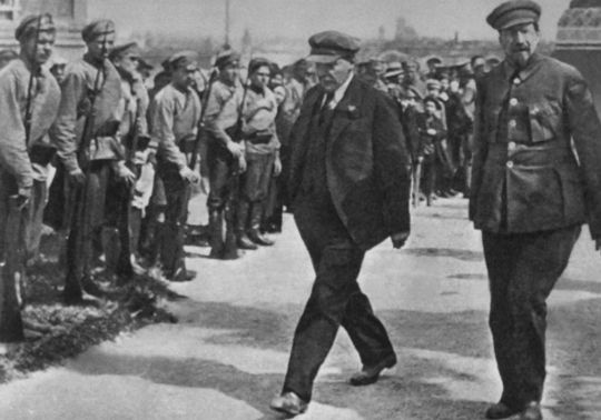 Иллюстрация к книге — Луначарский [i_017.jpg]