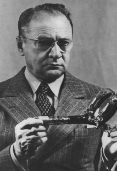 Иллюстрация к книге — Зворыкин [i_001.jpg]