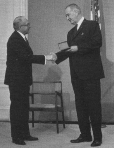 Иллюстрация к книге — Зворыкин [i_027.jpg]