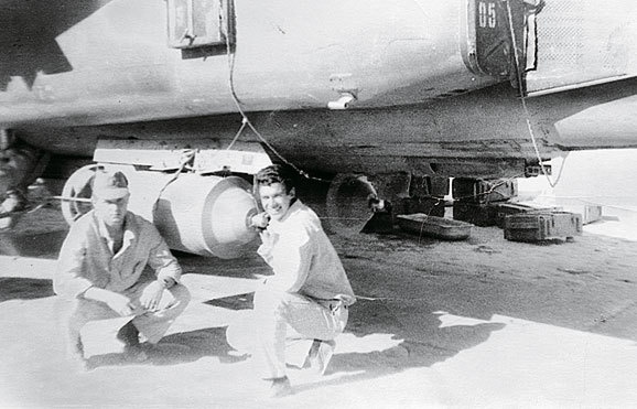 Иллюстрация к книге — Камуфляж и бортовые эмблемы авиатехники советских ВВС в афганской кампании [i_085.jpg]