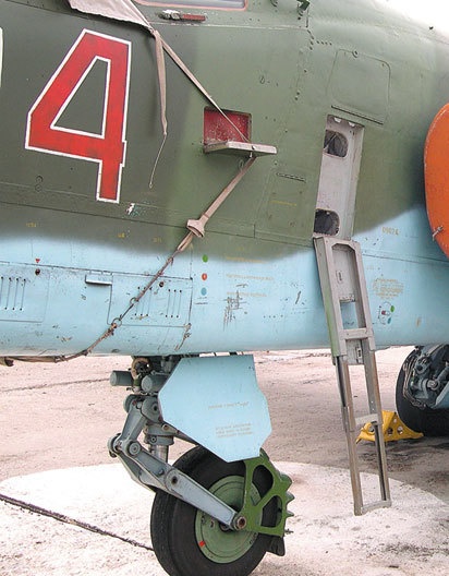 Иллюстрация к книге — Камуфляж и бортовые эмблемы авиатехники советских ВВС в афганской кампании [i_168.jpg]