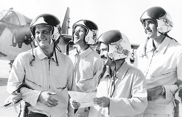 Иллюстрация к книге — Камуфляж и бортовые эмблемы авиатехники советских ВВС в афганской кампании [i_206.jpg]