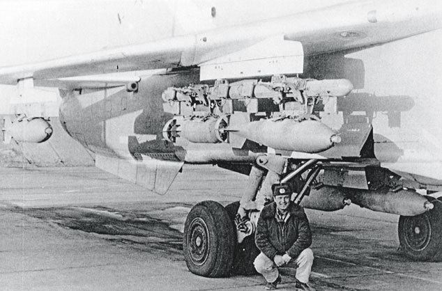 Иллюстрация к книге — Камуфляж и бортовые эмблемы авиатехники советских ВВС в афганской кампании [i_223.jpg]