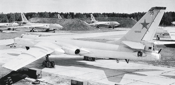 Иллюстрация к книге — Камуфляж и бортовые эмблемы авиатехники советских ВВС в афганской кампании [i_238.jpg]