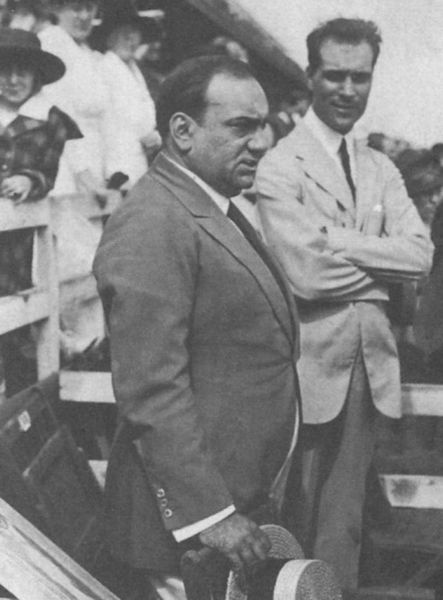 Иллюстрация к книге — Карузо [i_053.jpg]